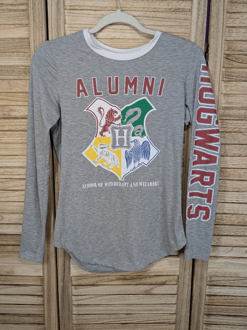 Alumni Hogwarts Long Sleeve Tee - Grey with Multi-Color Crest JUNIORS XS